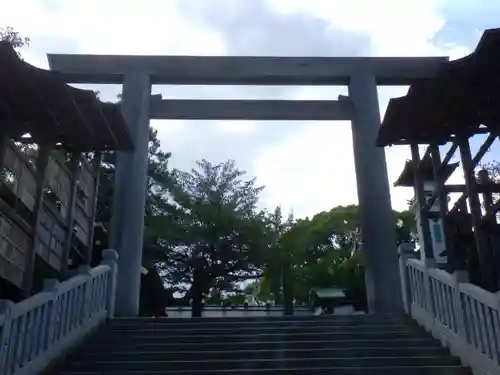 伊勢山皇大神宮の鳥居