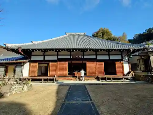 高蔵寺の本殿・本堂