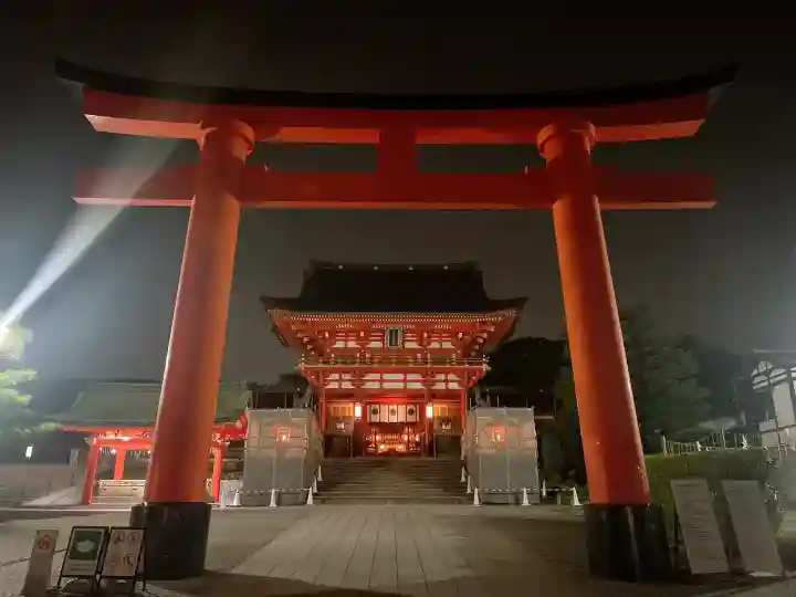 伏見稲荷大社の{uncategorized: "未分類", other: "その他", undefined: "問題あり", building: "その他建物", grave: "お墓", sacred_gate: "鳥居", guardian: "狛犬", statue: "像", buddha: "仏像", history: "歴史", nature: "自然", garden: "庭園", animal: "動物", pagoda: "塔", temizu: "手水舎", mountain_gate: "山門・神門", sanctuary: "本殿・本堂", subordinate: "末社・摂社", art: "芸術", scenery: "景色", jizo: "地蔵", ema: "絵馬", goshuin: "御朱印", omikuji: "おみくじ", items: "授与品その他", amulet: "お守り", goshuincho: "御朱印帳", eats: "食事", festival: "お祭り", votive_dance: "神楽", shichigosan: "七五三参", wedding: "結婚式", experience: "体験その他", initially: "初詣", around: "周辺", anti_infection: "感染症対策"}