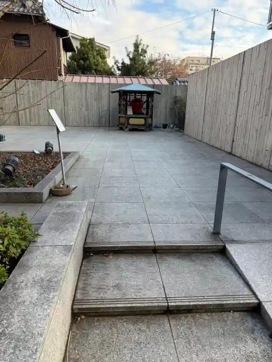 すがも鴨台観音堂の{uncategorized: "未分類", other: "その他", undefined: "問題あり", building: "その他建物", grave: "お墓", sacred_gate: "鳥居", guardian: "狛犬", statue: "像", buddha: "仏像", history: "歴史", nature: "自然", garden: "庭園", animal: "動物", pagoda: "塔", temizu: "手水舎", mountain_gate: "山門・神門", sanctuary: "本殿・本堂", subordinate: "末社・摂社", art: "芸術", scenery: "景色", jizo: "地蔵", ema: "絵馬", goshuin: "御朱印", omikuji: "おみくじ", items: "授与品その他", amulet: "お守り", goshuincho: "御朱印帳", eats: "食事", festival: "お祭り", votive_dance: "神楽", shichigosan: "七五三参", wedding: "結婚式", experience: "体験その他", initially: "初詣", around: "周辺", anti_infection: "感染症対策"}