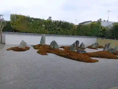 光清寺の{uncategorized: "未分類", other: "その他", undefined: "問題あり", building: "その他建物", grave: "お墓", sacred_gate: "鳥居", guardian: "狛犬", statue: "像", buddha: "仏像", history: "歴史", nature: "自然", garden: "庭園", animal: "動物", pagoda: "塔", temizu: "手水舎", mountain_gate: "山門・神門", sanctuary: "本殿・本堂", subordinate: "末社・摂社", art: "芸術", scenery: "景色", jizo: "地蔵", ema: "絵馬", goshuin: "御朱印", omikuji: "おみくじ", items: "授与品その他", amulet: "お守り", goshuincho: "御朱印帳", eats: "食事", festival: "お祭り", votive_dance: "神楽", shichigosan: "七五三参", wedding: "結婚式", experience: "体験その他", initially: "初詣", around: "周辺", anti_infection: "感染症対策"}