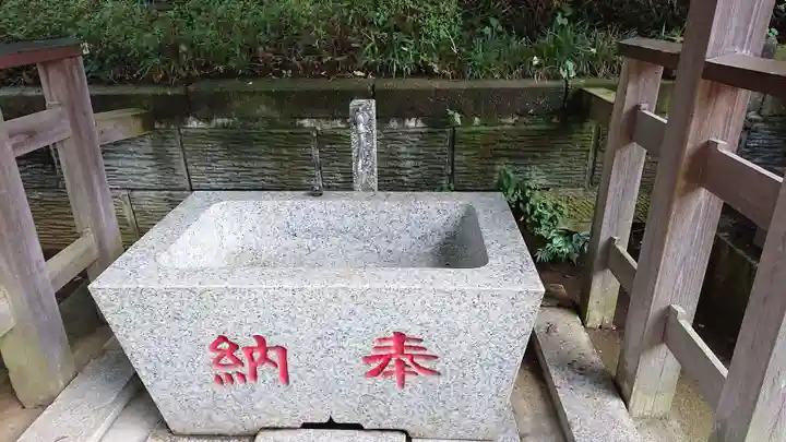 弥生神社の手水舎