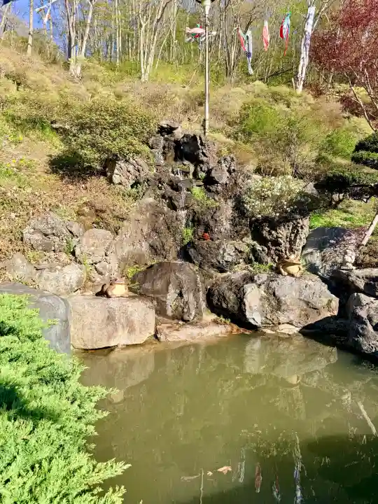 湯の沢神社の{uncategorized: "未分類", other: "その他", undefined: "問題あり", building: "その他建物", grave: "お墓", sacred_gate: "鳥居", guardian: "狛犬", statue: "像", buddha: "仏像", history: "歴史", nature: "自然", garden: "庭園", animal: "動物", pagoda: "塔", temizu: "手水舎", mountain_gate: "山門・神門", sanctuary: "本殿・本堂", subordinate: "末社・摂社", art: "芸術", scenery: "景色", jizo: "地蔵", ema: "絵馬", goshuin: "御朱印", omikuji: "おみくじ", items: "授与品その他", amulet: "お守り", goshuincho: "御朱印帳", eats: "食事", festival: "お祭り", votive_dance: "神楽", shichigosan: "七五三参", wedding: "結婚式", experience: "体験その他", initially: "初詣", around: "周辺", anti_infection: "感染症対策"}