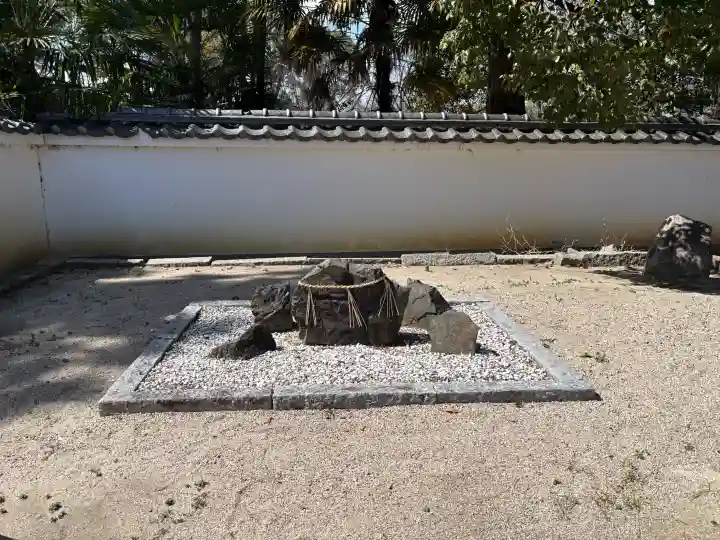 與杼神社の{uncategorized: "未分類", other: "その他", undefined: "問題あり", building: "その他建物", grave: "お墓", sacred_gate: "鳥居", guardian: "狛犬", statue: "像", buddha: "仏像", history: "歴史", nature: "自然", garden: "庭園", animal: "動物", pagoda: "塔", temizu: "手水舎", mountain_gate: "山門・神門", sanctuary: "本殿・本堂", subordinate: "末社・摂社", art: "芸術", scenery: "景色", jizo: "地蔵", ema: "絵馬", goshuin: "御朱印", omikuji: "おみくじ", items: "授与品その他", amulet: "お守り", goshuincho: "御朱印帳", eats: "食事", festival: "お祭り", votive_dance: "神楽", shichigosan: "七五三参", wedding: "結婚式", experience: "体験その他", initially: "初詣", around: "周辺", anti_infection: "感染症対策"}