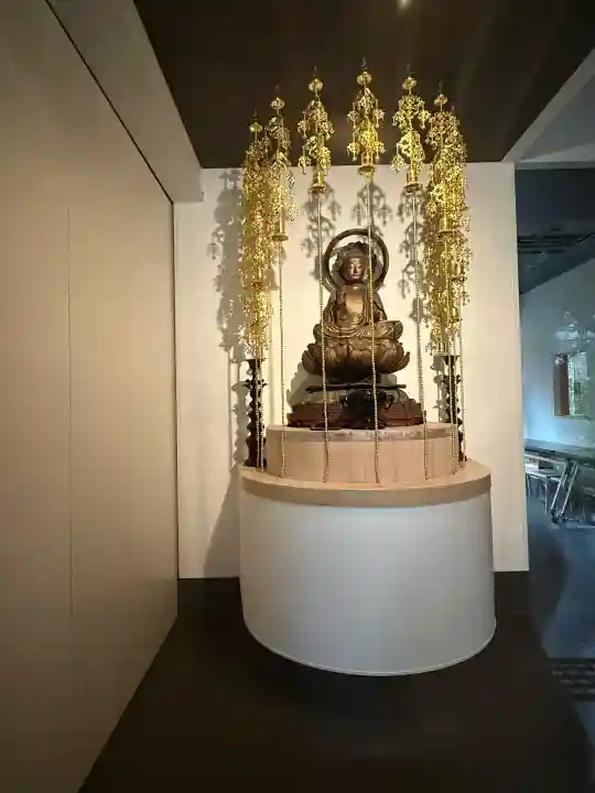 増上寺塔頭 三縁山 宝珠院の{uncategorized: "未分類", other: "その他", undefined: "問題あり", building: "その他建物", grave: "お墓", sacred_gate: "鳥居", guardian: "狛犬", statue: "像", buddha: "仏像", history: "歴史", nature: "自然", garden: "庭園", animal: "動物", pagoda: "塔", temizu: "手水舎", mountain_gate: "山門・神門", sanctuary: "本殿・本堂", subordinate: "末社・摂社", art: "芸術", scenery: "景色", jizo: "地蔵", ema: "絵馬", goshuin: "御朱印", omikuji: "おみくじ", items: "授与品その他", amulet: "お守り", goshuincho: "御朱印帳", eats: "食事", festival: "お祭り", votive_dance: "神楽", shichigosan: "七五三参", wedding: "結婚式", experience: "体験その他", initially: "初詣", around: "周辺", anti_infection: "感染症対策"}