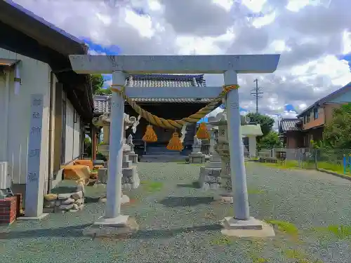 神明社の鳥居