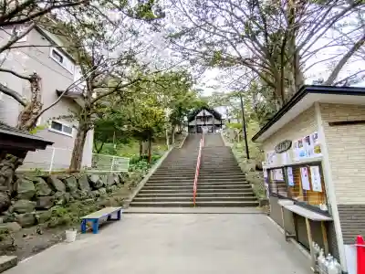 虻田神社の{uncategorized: "未分類", other: "その他", undefined: "問題あり", building: "その他建物", grave: "お墓", sacred_gate: "鳥居", guardian: "狛犬", statue: "像", buddha: "仏像", history: "歴史", nature: "自然", garden: "庭園", animal: "動物", pagoda: "塔", temizu: "手水舎", mountain_gate: "山門・神門", sanctuary: "本殿・本堂", subordinate: "末社・摂社", art: "芸術", scenery: "景色", jizo: "地蔵", ema: "絵馬", goshuin: "御朱印", omikuji: "おみくじ", items: "授与品その他", amulet: "お守り", goshuincho: "御朱印帳", eats: "食事", festival: "お祭り", votive_dance: "神楽", shichigosan: "七五三参", wedding: "結婚式", experience: "体験その他", initially: "初詣", around: "周辺", anti_infection: "感染症対策"}