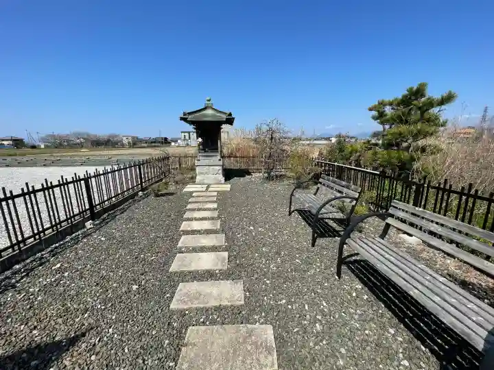 大谷吉継の首塚地蔵の{uncategorized: "未分類", other: "その他", undefined: "問題あり", building: "その他建物", grave: "お墓", sacred_gate: "鳥居", guardian: "狛犬", statue: "像", buddha: "仏像", history: "歴史", nature: "自然", garden: "庭園", animal: "動物", pagoda: "塔", temizu: "手水舎", mountain_gate: "山門・神門", sanctuary: "本殿・本堂", subordinate: "末社・摂社", art: "芸術", scenery: "景色", jizo: "地蔵", ema: "絵馬", goshuin: "御朱印", omikuji: "おみくじ", items: "授与品その他", amulet: "お守り", goshuincho: "御朱印帳", eats: "食事", festival: "お祭り", votive_dance: "神楽", shichigosan: "七五三参", wedding: "結婚式", experience: "体験その他", initially: "初詣", around: "周辺", anti_infection: "感染症対策"}