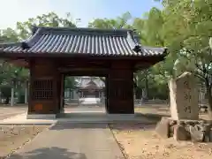 丸亀春日神社の山門