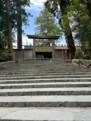 伊勢神宮内宮（皇大神宮）の{uncategorized: "未分類", other: "その他", undefined: "問題あり", building: "その他建物", grave: "お墓", sacred_gate: "鳥居", guardian: "狛犬", statue: "像", buddha: "仏像", history: "歴史", nature: "自然", garden: "庭園", animal: "動物", pagoda: "塔", temizu: "手水舎", mountain_gate: "山門・神門", sanctuary: "本殿・本堂", subordinate: "末社・摂社", art: "芸術", scenery: "景色", jizo: "地蔵", ema: "絵馬", goshuin: "御朱印", omikuji: "おみくじ", items: "授与品その他", amulet: "お守り", goshuincho: "御朱印帳", eats: "食事", festival: "お祭り", votive_dance: "神楽", shichigosan: "七五三参", wedding: "結婚式", experience: "体験その他", initially: "初詣", around: "周辺", anti_infection: "感染症対策"}