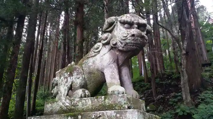 戸隠神社火之御子社の狛犬