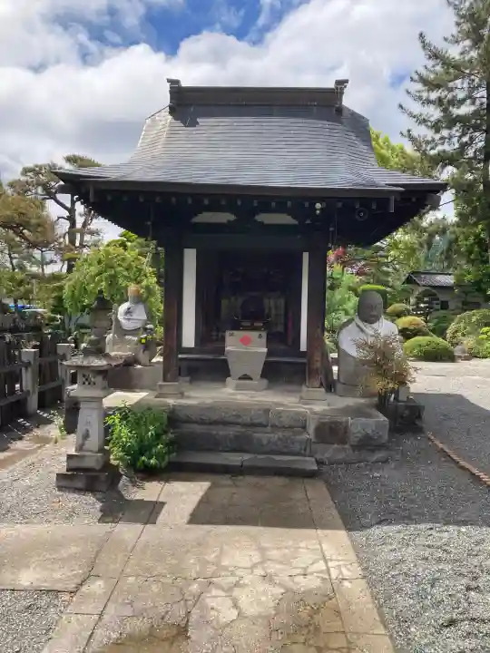 甲斐善光寺の{uncategorized: "未分類", other: "その他", undefined: "問題あり", building: "その他建物", grave: "お墓", sacred_gate: "鳥居", guardian: "狛犬", statue: "像", buddha: "仏像", history: "歴史", nature: "自然", garden: "庭園", animal: "動物", pagoda: "塔", temizu: "手水舎", mountain_gate: "山門・神門", sanctuary: "本殿・本堂", subordinate: "末社・摂社", art: "芸術", scenery: "景色", jizo: "地蔵", ema: "絵馬", goshuin: "御朱印", omikuji: "おみくじ", items: "授与品その他", amulet: "お守り", goshuincho: "御朱印帳", eats: "食事", festival: "お祭り", votive_dance: "神楽", shichigosan: "七五三参", wedding: "結婚式", experience: "体験その他", initially: "初詣", around: "周辺", anti_infection: "感染症対策"}
