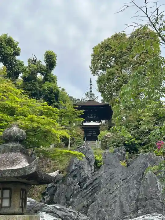 石山寺の{uncategorized: "未分類", other: "その他", undefined: "問題あり", building: "その他建物", grave: "お墓", sacred_gate: "鳥居", guardian: "狛犬", statue: "像", buddha: "仏像", history: "歴史", nature: "自然", garden: "庭園", animal: "動物", pagoda: "塔", temizu: "手水舎", mountain_gate: "山門・神門", sanctuary: "本殿・本堂", subordinate: "末社・摂社", art: "芸術", scenery: "景色", jizo: "地蔵", ema: "絵馬", goshuin: "御朱印", omikuji: "おみくじ", items: "授与品その他", amulet: "お守り", goshuincho: "御朱印帳", eats: "食事", festival: "お祭り", votive_dance: "神楽", shichigosan: "七五三参", wedding: "結婚式", experience: "体験その他", initially: "初詣", around: "周辺", anti_infection: "感染症対策"}