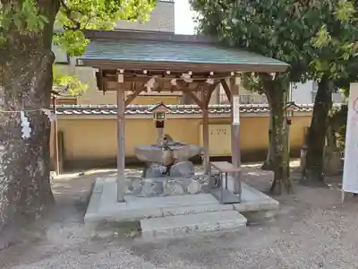 率川神社(大神神社摂社)の手水舎