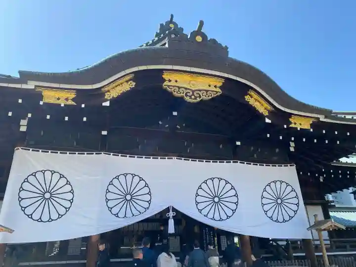靖國神社の{uncategorized: "未分類", other: "その他", undefined: "問題あり", building: "その他建物", grave: "お墓", sacred_gate: "鳥居", guardian: "狛犬", statue: "像", buddha: "仏像", history: "歴史", nature: "自然", garden: "庭園", animal: "動物", pagoda: "塔", temizu: "手水舎", mountain_gate: "山門・神門", sanctuary: "本殿・本堂", subordinate: "末社・摂社", art: "芸術", scenery: "景色", jizo: "地蔵", ema: "絵馬", goshuin: "御朱印", omikuji: "おみくじ", items: "授与品その他", amulet: "お守り", goshuincho: "御朱印帳", eats: "食事", festival: "お祭り", votive_dance: "神楽", shichigosan: "七五三参", wedding: "結婚式", experience: "体験その他", initially: "初詣", around: "周辺", anti_infection: "感染症対策"}