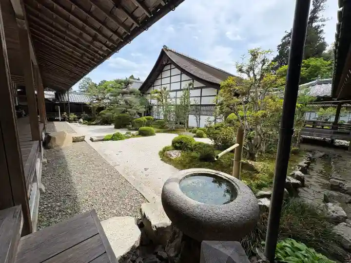 西教寺の{uncategorized: "未分類", other: "その他", undefined: "問題あり", building: "その他建物", grave: "お墓", sacred_gate: "鳥居", guardian: "狛犬", statue: "像", buddha: "仏像", history: "歴史", nature: "自然", garden: "庭園", animal: "動物", pagoda: "塔", temizu: "手水舎", mountain_gate: "山門・神門", sanctuary: "本殿・本堂", subordinate: "末社・摂社", art: "芸術", scenery: "景色", jizo: "地蔵", ema: "絵馬", goshuin: "御朱印", omikuji: "おみくじ", items: "授与品その他", amulet: "お守り", goshuincho: "御朱印帳", eats: "食事", festival: "お祭り", votive_dance: "神楽", shichigosan: "七五三参", wedding: "結婚式", experience: "体験その他", initially: "初詣", around: "周辺", anti_infection: "感染症対策"}