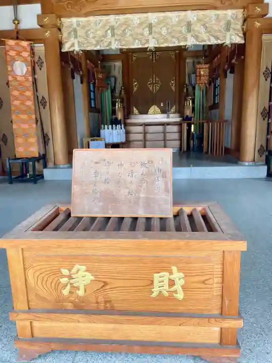 氷川神社の{uncategorized: "未分類", other: "その他", undefined: "問題あり", building: "その他建物", grave: "お墓", sacred_gate: "鳥居", guardian: "狛犬", statue: "像", buddha: "仏像", history: "歴史", nature: "自然", garden: "庭園", animal: "動物", pagoda: "塔", temizu: "手水舎", mountain_gate: "山門・神門", sanctuary: "本殿・本堂", subordinate: "末社・摂社", art: "芸術", scenery: "景色", jizo: "地蔵", ema: "絵馬", goshuin: "御朱印", omikuji: "おみくじ", items: "授与品その他", amulet: "お守り", goshuincho: "御朱印帳", eats: "食事", festival: "お祭り", votive_dance: "神楽", shichigosan: "七五三参", wedding: "結婚式", experience: "体験その他", initially: "初詣", around: "周辺", anti_infection: "感染症対策"}