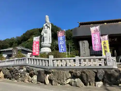 埼玉厄除け開運大師・龍泉寺（切り絵御朱印発祥の寺）の仏像