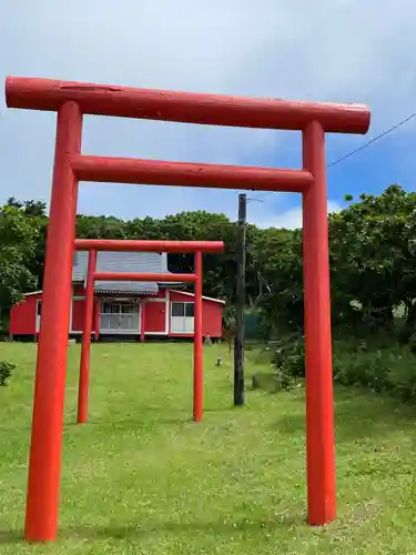 歌露稲荷神社の鳥居