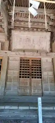 氷上神社の{uncategorized: "未分類", other: "その他", undefined: "問題あり", building: "その他建物", grave: "お墓", sacred_gate: "鳥居", guardian: "狛犬", statue: "像", buddha: "仏像", history: "歴史", nature: "自然", garden: "庭園", animal: "動物", pagoda: "塔", temizu: "手水舎", mountain_gate: "山門・神門", sanctuary: "本殿・本堂", subordinate: "末社・摂社", art: "芸術", scenery: "景色", jizo: "地蔵", ema: "絵馬", goshuin: "御朱印", omikuji: "おみくじ", items: "授与品その他", amulet: "お守り", goshuincho: "御朱印帳", eats: "食事", festival: "お祭り", votive_dance: "神楽", shichigosan: "七五三参", wedding: "結婚式", experience: "体験その他", initially: "初詣", around: "周辺", anti_infection: "感染症対策"}