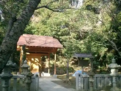 葛原岡神社の庭園