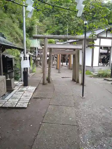 銭洗弁財天宇賀福神社の鳥居