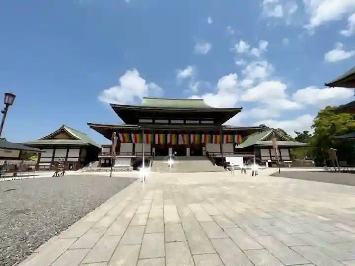 成田山新勝寺の{uncategorized: "未分類", other: "その他", undefined: "問題あり", building: "その他建物", grave: "お墓", sacred_gate: "鳥居", guardian: "狛犬", statue: "像", buddha: "仏像", history: "歴史", nature: "自然", garden: "庭園", animal: "動物", pagoda: "塔", temizu: "手水舎", mountain_gate: "山門・神門", sanctuary: "本殿・本堂", subordinate: "末社・摂社", art: "芸術", scenery: "景色", jizo: "地蔵", ema: "絵馬", goshuin: "御朱印", omikuji: "おみくじ", items: "授与品その他", amulet: "お守り", goshuincho: "御朱印帳", eats: "食事", festival: "お祭り", votive_dance: "神楽", shichigosan: "七五三参", wedding: "結婚式", experience: "体験その他", initially: "初詣", around: "周辺", anti_infection: "感染症対策"}