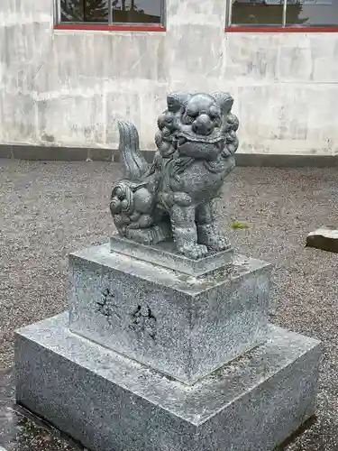 枝幸厳島神社の狛犬