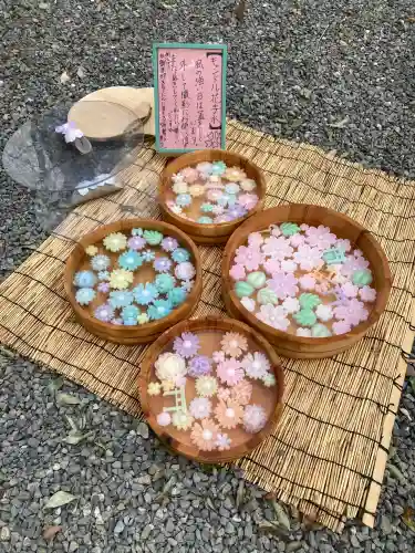 登米神社の{uncategorized: "未分類", other: "その他", undefined: "問題あり", building: "その他建物", grave: "お墓", sacred_gate: "鳥居", guardian: "狛犬", statue: "像", buddha: "仏像", history: "歴史", nature: "自然", garden: "庭園", animal: "動物", pagoda: "塔", temizu: "手水舎", mountain_gate: "山門・神門", sanctuary: "本殿・本堂", subordinate: "末社・摂社", art: "芸術", scenery: "景色", jizo: "地蔵", ema: "絵馬", goshuin: "御朱印", omikuji: "おみくじ", items: "授与品その他", amulet: "お守り", goshuincho: "御朱印帳", eats: "食事", festival: "お祭り", votive_dance: "神楽", shichigosan: "七五三参", wedding: "結婚式", experience: "体験その他", initially: "初詣", around: "周辺", anti_infection: "感染症対策"}