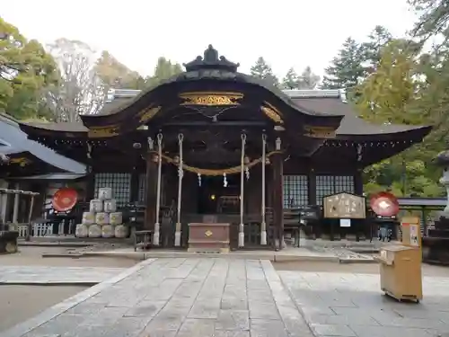 武田神社の本殿・本堂