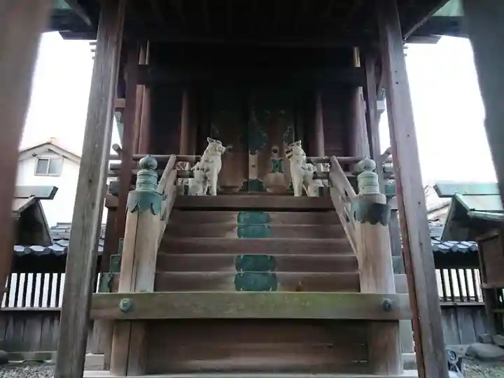 白山社の本殿・本堂