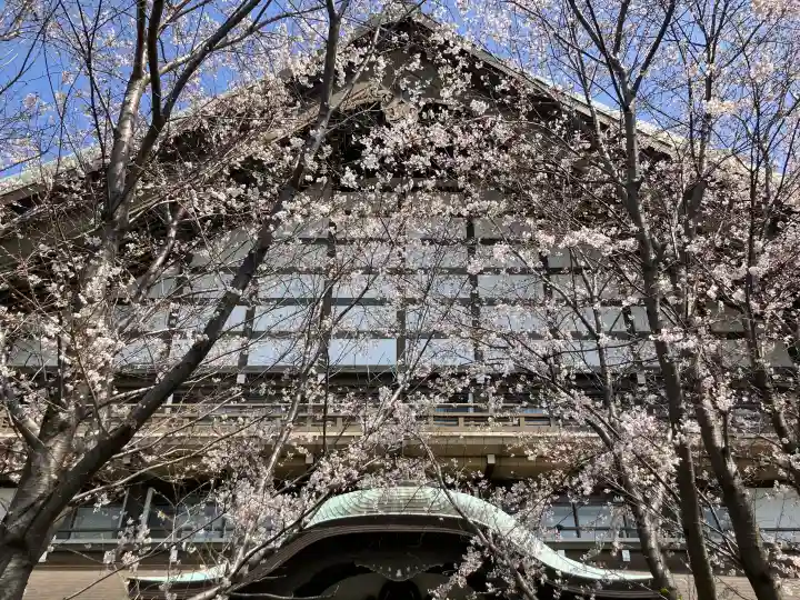 総持寺の{uncategorized: "未分類", other: "その他", undefined: "問題あり", building: "その他建物", grave: "お墓", sacred_gate: "鳥居", guardian: "狛犬", statue: "像", buddha: "仏像", history: "歴史", nature: "自然", garden: "庭園", animal: "動物", pagoda: "塔", temizu: "手水舎", mountain_gate: "山門・神門", sanctuary: "本殿・本堂", subordinate: "末社・摂社", art: "芸術", scenery: "景色", jizo: "地蔵", ema: "絵馬", goshuin: "御朱印", omikuji: "おみくじ", items: "授与品その他", amulet: "お守り", goshuincho: "御朱印帳", eats: "食事", festival: "お祭り", votive_dance: "神楽", shichigosan: "七五三参", wedding: "結婚式", experience: "体験その他", initially: "初詣", around: "周辺", anti_infection: "感染症対策"}