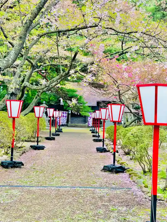 糠部神社の{uncategorized: "未分類", other: "その他", undefined: "問題あり", building: "その他建物", grave: "お墓", sacred_gate: "鳥居", guardian: "狛犬", statue: "像", buddha: "仏像", history: "歴史", nature: "自然", garden: "庭園", animal: "動物", pagoda: "塔", temizu: "手水舎", mountain_gate: "山門・神門", sanctuary: "本殿・本堂", subordinate: "末社・摂社", art: "芸術", scenery: "景色", jizo: "地蔵", ema: "絵馬", goshuin: "御朱印", omikuji: "おみくじ", items: "授与品その他", amulet: "お守り", goshuincho: "御朱印帳", eats: "食事", festival: "お祭り", votive_dance: "神楽", shichigosan: "七五三参", wedding: "結婚式", experience: "体験その他", initially: "初詣", around: "周辺", anti_infection: "感染症対策"}
