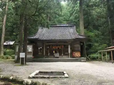 雄山神社中宮祈願殿の本殿・本堂