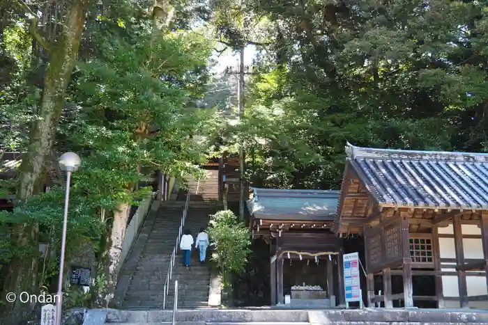 往馬坐伊古麻都比古神社の建物その他