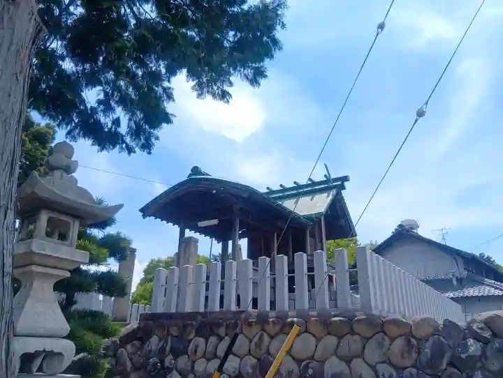 神宮神社の{uncategorized: "未分類", other: "その他", undefined: "問題あり", building: "その他建物", grave: "お墓", sacred_gate: "鳥居", guardian: "狛犬", statue: "像", buddha: "仏像", history: "歴史", nature: "自然", garden: "庭園", animal: "動物", pagoda: "塔", temizu: "手水舎", mountain_gate: "山門・神門", sanctuary: "本殿・本堂", subordinate: "末社・摂社", art: "芸術", scenery: "景色", jizo: "地蔵", ema: "絵馬", goshuin: "御朱印", omikuji: "おみくじ", items: "授与品その他", amulet: "お守り", goshuincho: "御朱印帳", eats: "食事", festival: "お祭り", votive_dance: "神楽", shichigosan: "七五三参", wedding: "結婚式", experience: "体験その他", initially: "初詣", around: "周辺", anti_infection: "感染症対策"}