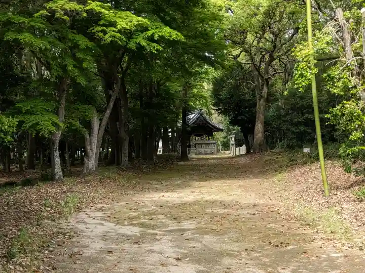 山崎神社の{uncategorized: "未分類", other: "その他", undefined: "問題あり", building: "その他建物", grave: "お墓", sacred_gate: "鳥居", guardian: "狛犬", statue: "像", buddha: "仏像", history: "歴史", nature: "自然", garden: "庭園", animal: "動物", pagoda: "塔", temizu: "手水舎", mountain_gate: "山門・神門", sanctuary: "本殿・本堂", subordinate: "末社・摂社", art: "芸術", scenery: "景色", jizo: "地蔵", ema: "絵馬", goshuin: "御朱印", omikuji: "おみくじ", items: "授与品その他", amulet: "お守り", goshuincho: "御朱印帳", eats: "食事", festival: "お祭り", votive_dance: "神楽", shichigosan: "七五三参", wedding: "結婚式", experience: "体験その他", initially: "初詣", around: "周辺", anti_infection: "感染症対策"}