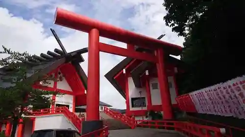 宝徳山稲荷大社の鳥居