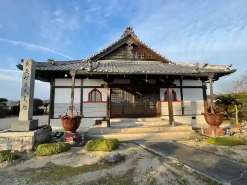 伊勢妙昌寺の{uncategorized: "未分類", other: "その他", undefined: "問題あり", building: "その他建物", grave: "お墓", sacred_gate: "鳥居", guardian: "狛犬", statue: "像", buddha: "仏像", history: "歴史", nature: "自然", garden: "庭園", animal: "動物", pagoda: "塔", temizu: "手水舎", mountain_gate: "山門・神門", sanctuary: "本殿・本堂", subordinate: "末社・摂社", art: "芸術", scenery: "景色", jizo: "地蔵", ema: "絵馬", goshuin: "御朱印", omikuji: "おみくじ", items: "授与品その他", amulet: "お守り", goshuincho: "御朱印帳", eats: "食事", festival: "お祭り", votive_dance: "神楽", shichigosan: "七五三参", wedding: "結婚式", experience: "体験その他", initially: "初詣", around: "周辺", anti_infection: "感染症対策"}
