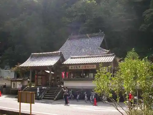 羅漢寺の本殿