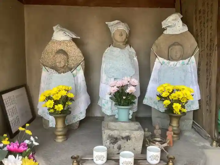 万場地蔵堂の地蔵