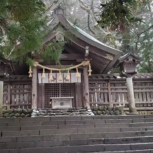 諏訪大社上社前宮の本殿・本堂