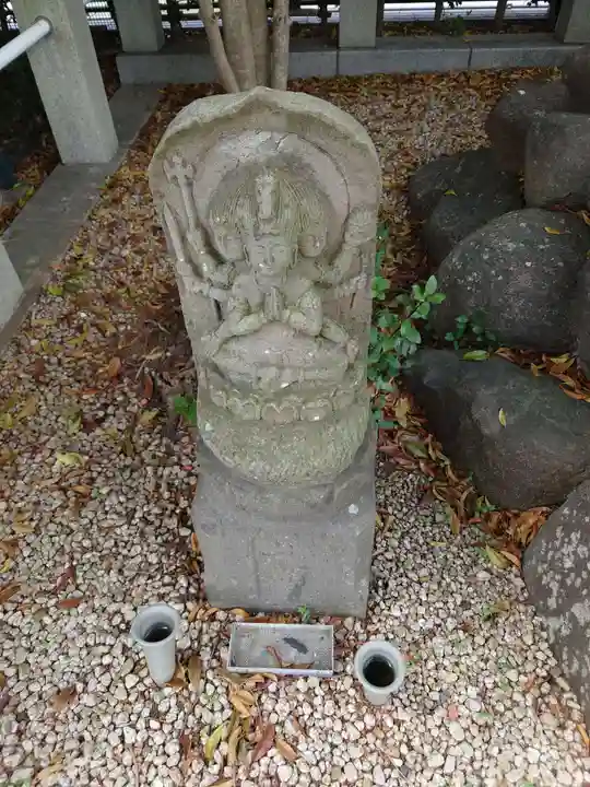 中山競馬場馬頭観音の仏像