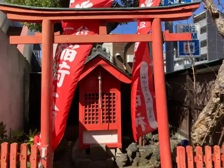 稲荷社の{uncategorized: "未分類", other: "その他", undefined: "問題あり", building: "その他建物", grave: "お墓", sacred_gate: "鳥居", guardian: "狛犬", statue: "像", buddha: "仏像", history: "歴史", nature: "自然", garden: "庭園", animal: "動物", pagoda: "塔", temizu: "手水舎", mountain_gate: "山門・神門", sanctuary: "本殿・本堂", subordinate: "末社・摂社", art: "芸術", scenery: "景色", jizo: "地蔵", ema: "絵馬", goshuin: "御朱印", omikuji: "おみくじ", items: "授与品その他", amulet: "お守り", goshuincho: "御朱印帳", eats: "食事", festival: "お祭り", votive_dance: "神楽", shichigosan: "七五三参", wedding: "結婚式", experience: "体験その他", initially: "初詣", around: "周辺", anti_infection: "感染症対策"}