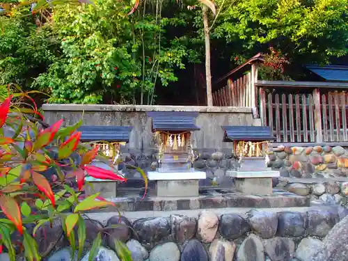 神明神社の末社