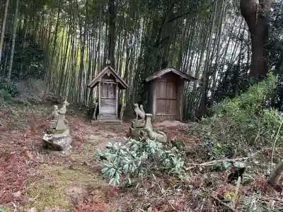 能義神社の{uncategorized: "未分類", other: "その他", undefined: "問題あり", building: "その他建物", grave: "お墓", sacred_gate: "鳥居", guardian: "狛犬", statue: "像", buddha: "仏像", history: "歴史", nature: "自然", garden: "庭園", animal: "動物", pagoda: "塔", temizu: "手水舎", mountain_gate: "山門・神門", sanctuary: "本殿・本堂", subordinate: "末社・摂社", art: "芸術", scenery: "景色", jizo: "地蔵", ema: "絵馬", goshuin: "御朱印", omikuji: "おみくじ", items: "授与品その他", amulet: "お守り", goshuincho: "御朱印帳", eats: "食事", festival: "お祭り", votive_dance: "神楽", shichigosan: "七五三参", wedding: "結婚式", experience: "体験その他", initially: "初詣", around: "周辺", anti_infection: "感染症対策"}