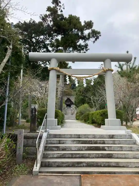 高家神社の{uncategorized: "未分類", other: "その他", undefined: "問題あり", building: "その他建物", grave: "お墓", sacred_gate: "鳥居", guardian: "狛犬", statue: "像", buddha: "仏像", history: "歴史", nature: "自然", garden: "庭園", animal: "動物", pagoda: "塔", temizu: "手水舎", mountain_gate: "山門・神門", sanctuary: "本殿・本堂", subordinate: "末社・摂社", art: "芸術", scenery: "景色", jizo: "地蔵", ema: "絵馬", goshuin: "御朱印", omikuji: "おみくじ", items: "授与品その他", amulet: "お守り", goshuincho: "御朱印帳", eats: "食事", festival: "お祭り", votive_dance: "神楽", shichigosan: "七五三参", wedding: "結婚式", experience: "体験その他", initially: "初詣", around: "周辺", anti_infection: "感染症対策"}