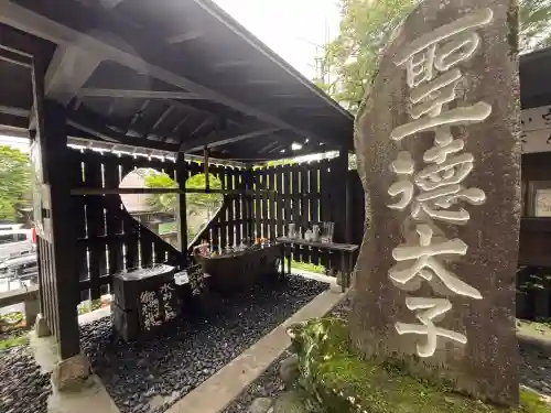 熊野皇大神社の{uncategorized: "未分類", other: "その他", undefined: "問題あり", building: "その他建物", grave: "お墓", sacred_gate: "鳥居", guardian: "狛犬", statue: "像", buddha: "仏像", history: "歴史", nature: "自然", garden: "庭園", animal: "動物", pagoda: "塔", temizu: "手水舎", mountain_gate: "山門・神門", sanctuary: "本殿・本堂", subordinate: "末社・摂社", art: "芸術", scenery: "景色", jizo: "地蔵", ema: "絵馬", goshuin: "御朱印", omikuji: "おみくじ", items: "授与品その他", amulet: "お守り", goshuincho: "御朱印帳", eats: "食事", festival: "お祭り", votive_dance: "神楽", shichigosan: "七五三参", wedding: "結婚式", experience: "体験その他", initially: "初詣", around: "周辺", anti_infection: "感染症対策"}