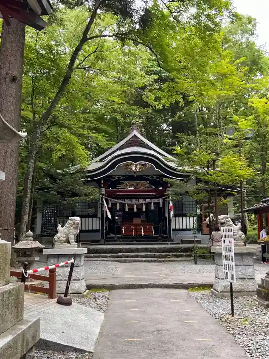 新屋山神社(山梨県)