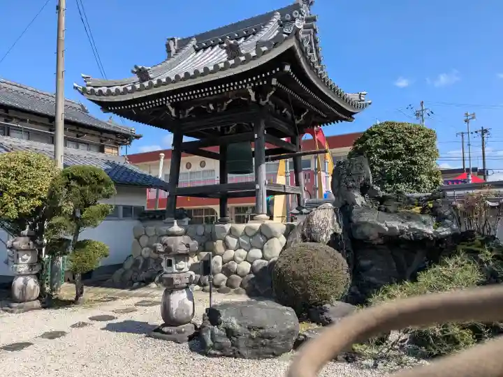 龍洞寺の{uncategorized: "未分類", other: "その他", undefined: "問題あり", building: "その他建物", grave: "お墓", sacred_gate: "鳥居", guardian: "狛犬", statue: "像", buddha: "仏像", history: "歴史", nature: "自然", garden: "庭園", animal: "動物", pagoda: "塔", temizu: "手水舎", mountain_gate: "山門・神門", sanctuary: "本殿・本堂", subordinate: "末社・摂社", art: "芸術", scenery: "景色", jizo: "地蔵", ema: "絵馬", goshuin: "御朱印", omikuji: "おみくじ", items: "授与品その他", amulet: "お守り", goshuincho: "御朱印帳", eats: "食事", festival: "お祭り", votive_dance: "神楽", shichigosan: "七五三参", wedding: "結婚式", experience: "体験その他", initially: "初詣", around: "周辺", anti_infection: "感染症対策"}